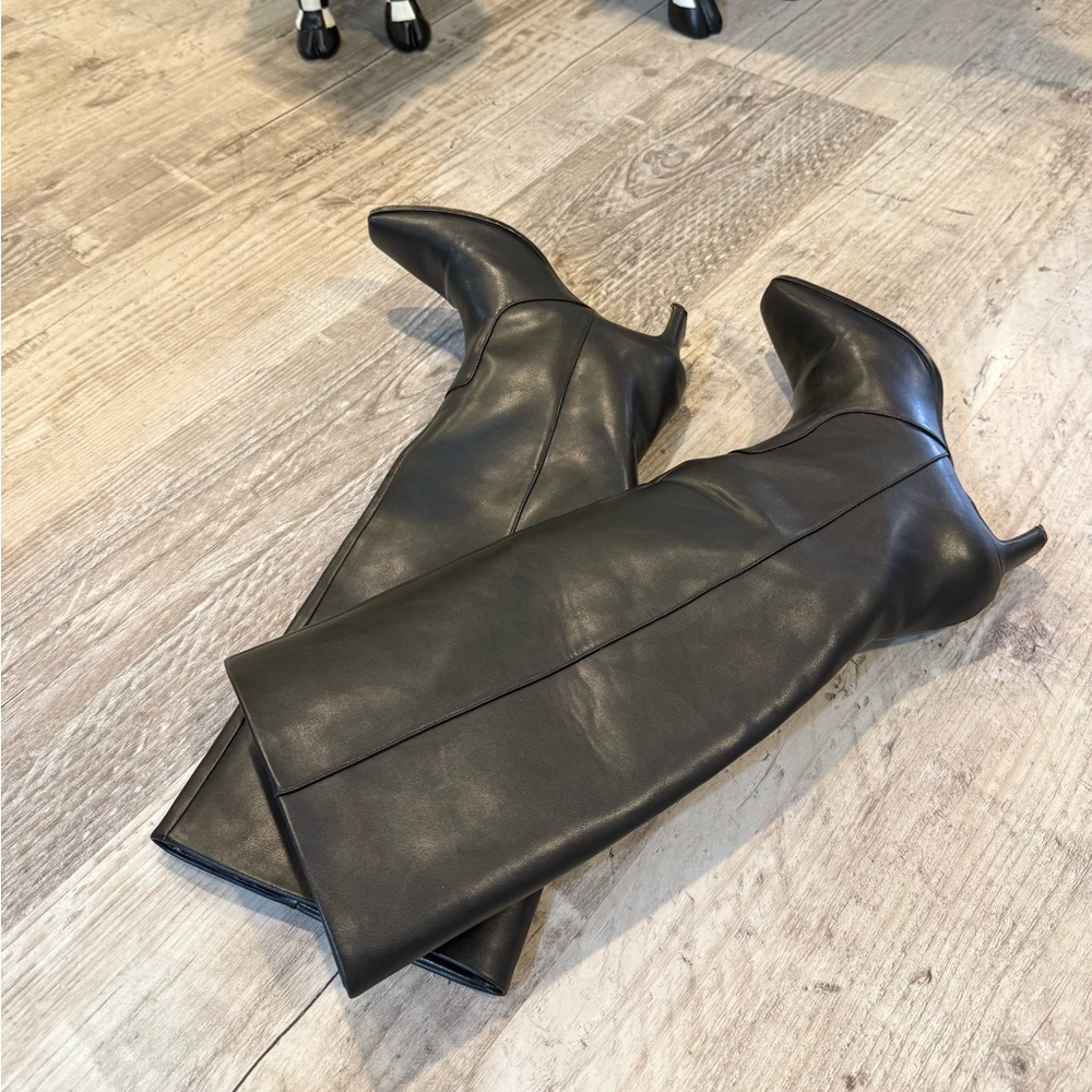 Elegant Black Leather Women's Boots by H&M 38